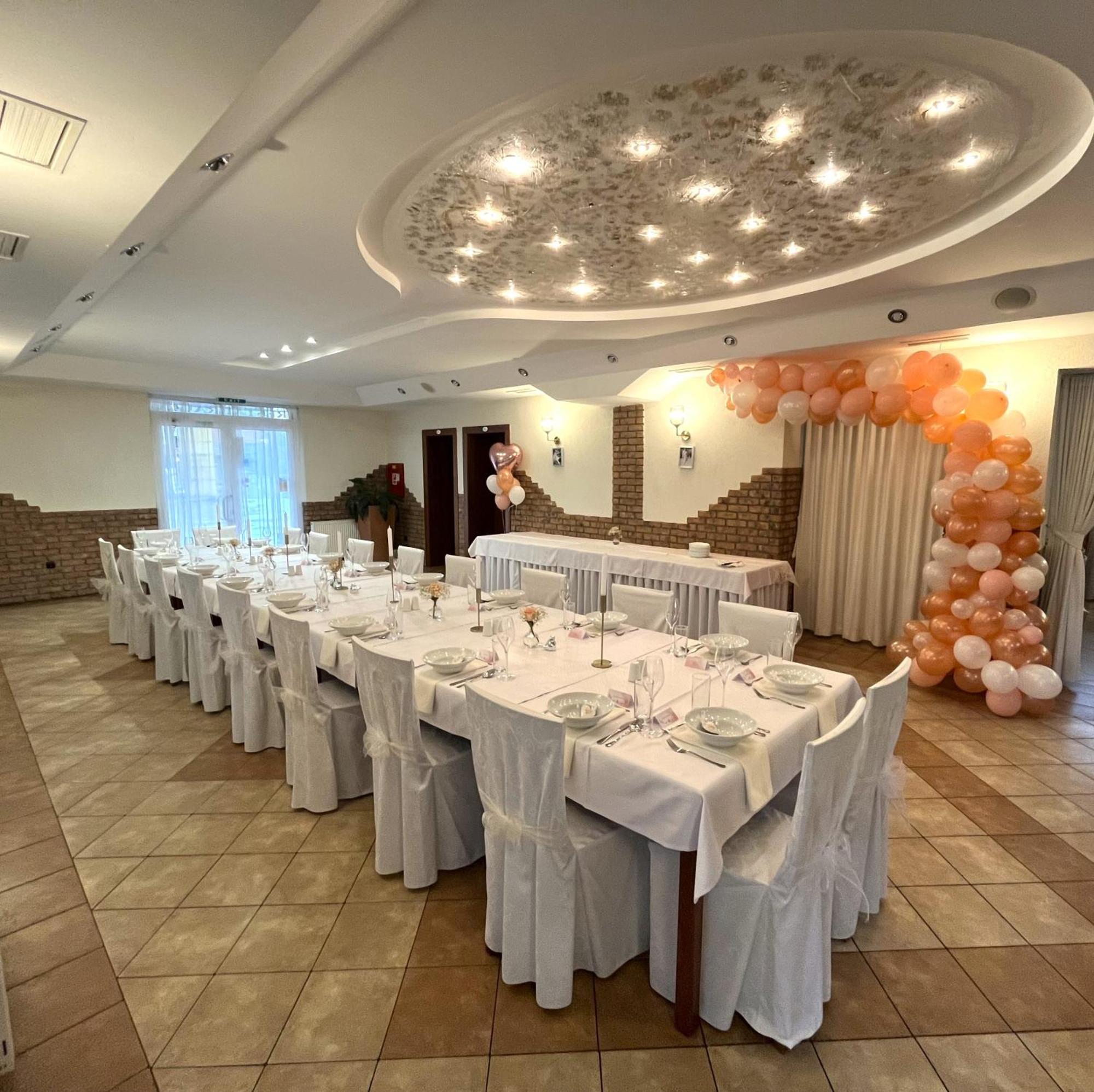 Raketa Residence, Restaurant & Hotel Prievidza Esterno foto