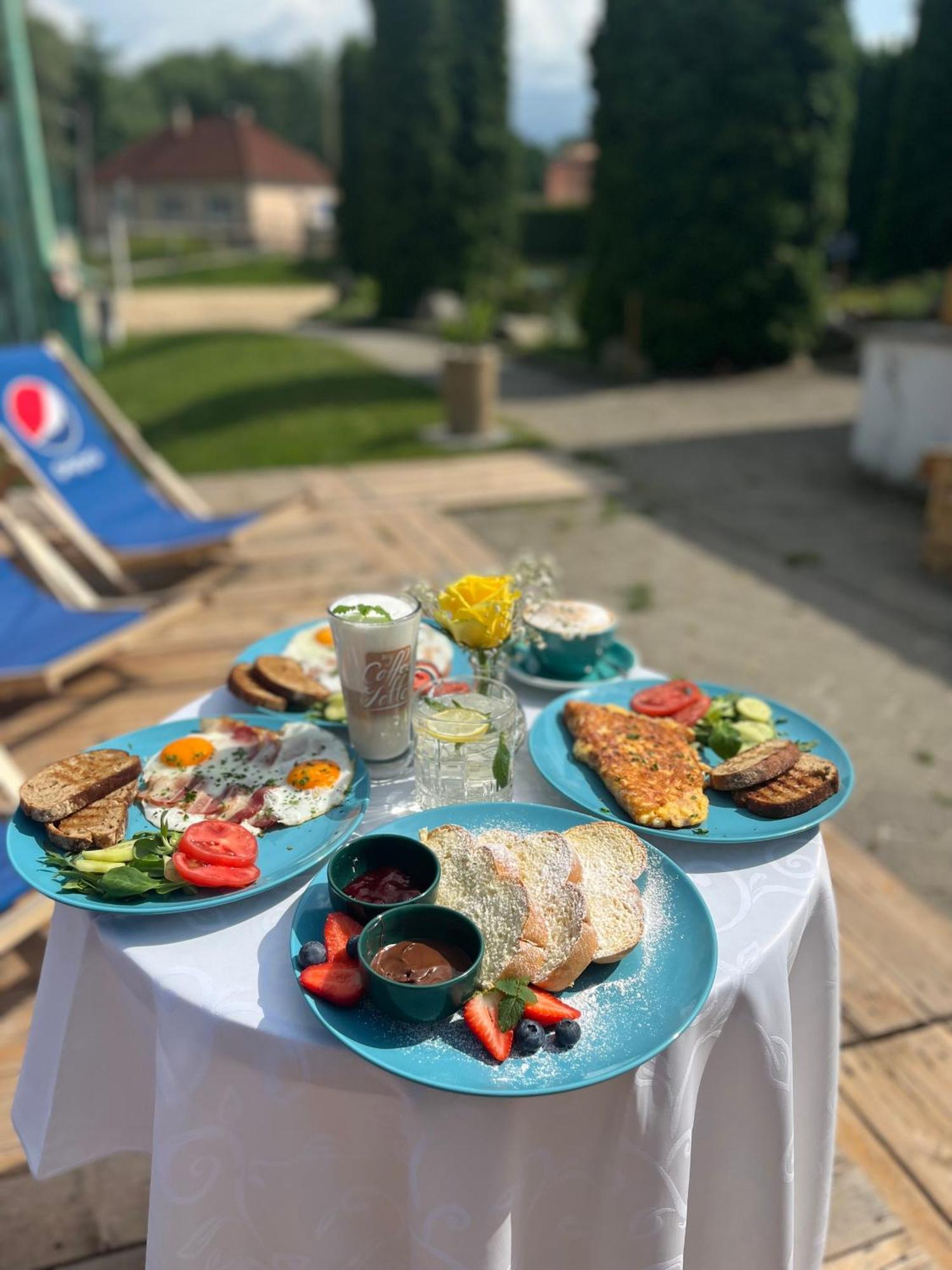 Raketa Residence, Restaurant & Hotel Prievidza Esterno foto