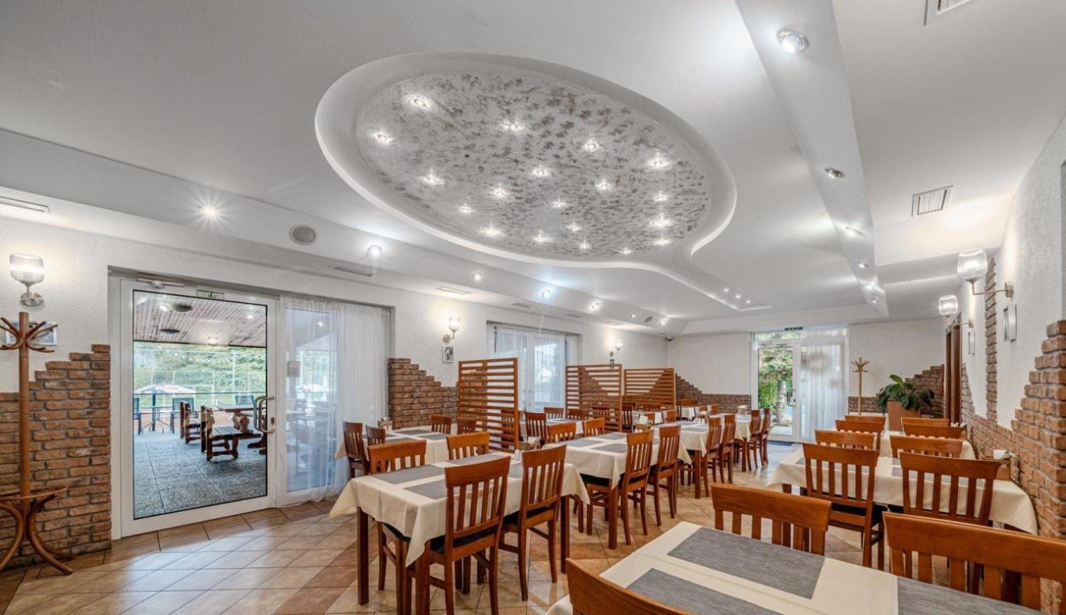 Raketa Residence, Restaurant & Hotel Prievidza Esterno foto