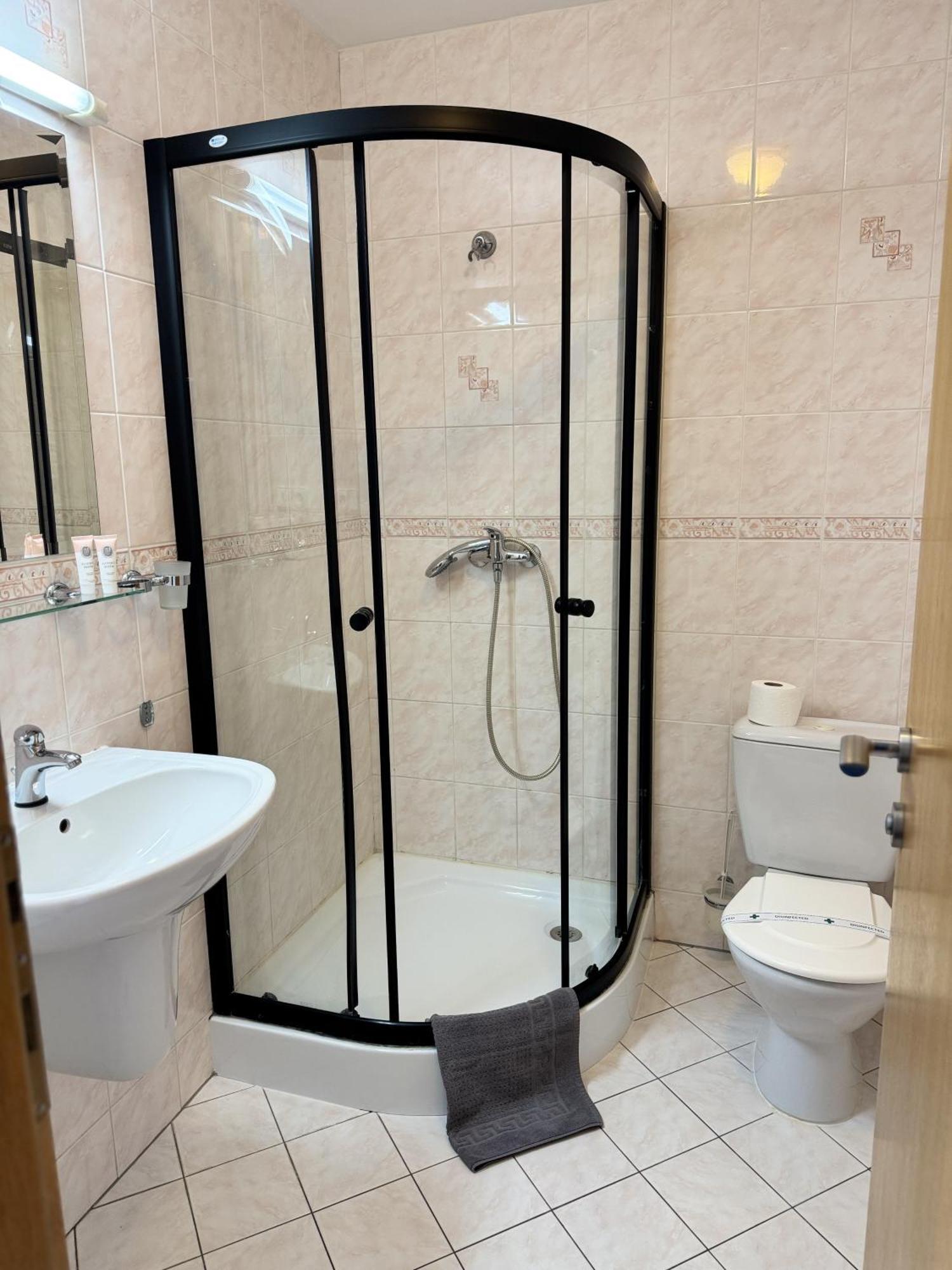 Raketa Residence, Restaurant & Hotel Prievidza Esterno foto